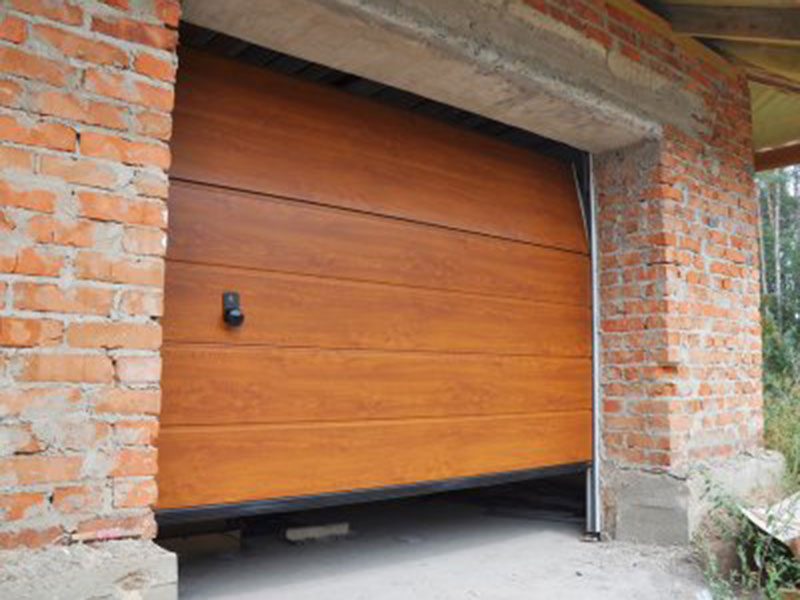 A New Garage Door Installed by A1A Overhead Door in Jacksonville, FL