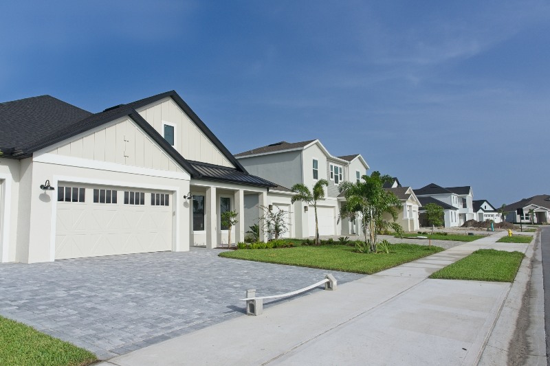 New construction homes with attached garages in residential neighborhood in Jacksonville, FL